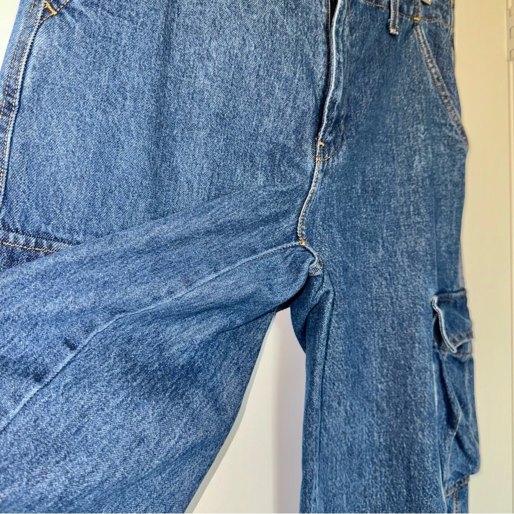 Levis Levi's Women's '94 Baggy Mid Rise Vintage Fit Straight Leg Cargo Jeans, 30 - Picture 9 of 15